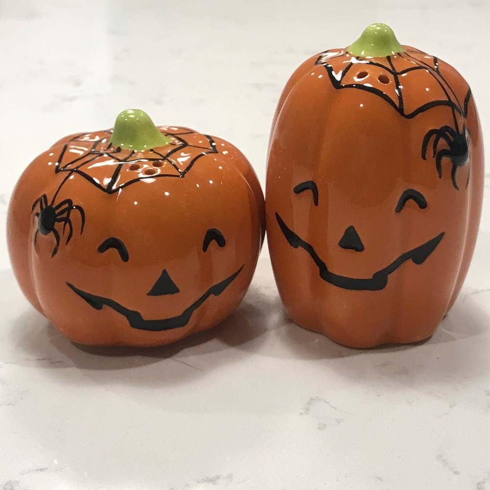 Small Orange Pumpkin Salt and Pepper Shaker Set